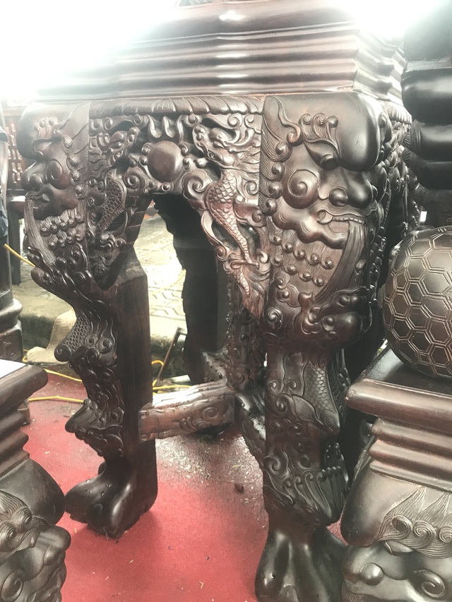 Thương lái Trung Quốc càn quét đồ gỗ trắc, 4 bộ ghế trả luôn 1 triệu USD - 11 Chân đôn cũng được làm rất đẹp