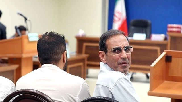 Gom 2 tấn vàng lúc đất nước khủng hoảng, "vua tiền xu" Iran bị treo cổ - 1
Vahid Mazloumin (phải) và đồng phạm bị kết án tử hình. (Ảnh: Reuters)