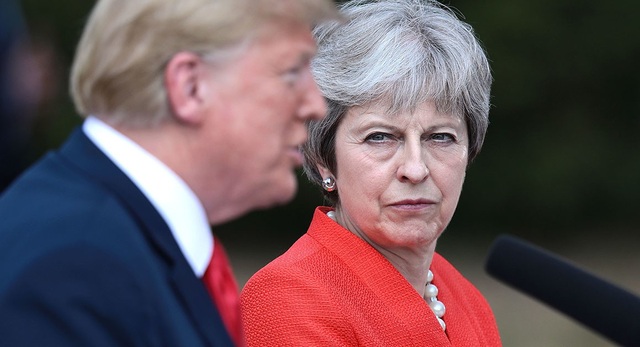 Gọi điện chúc mừng Tổng thống Trump, Thủ tướng Anh bị chỉ trích gay gắt - 1
Tổng thống Mỹ Donald Trump và Thủ tướng Anh Theresa May (Ảnh: AFP)