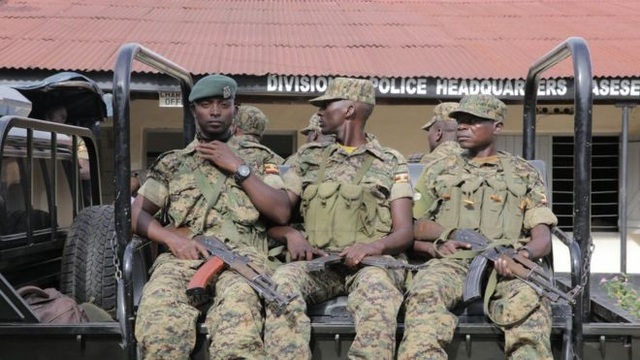 Hàng loạt doanh nghiệp Trung Quốc bị cướp ở Uganda - 1
Uganda triển khai quân đội để bảo vệ doanh nghiệp Trung Quốc khỏi các vụ cướp bóc. (Ảnh: Getty)