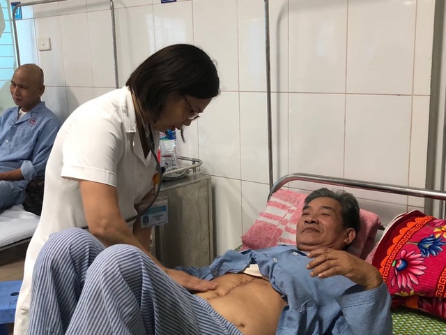 Mổ nội soi, thụ tinh ống nghiệm, ghép tạng... bệnh viện tỉnh đều thực hiện được - 2 Tại Bệnh viện Đa khoa Bắc Ninh, nhờ được trở thành BV vệ tinh của BV K Trung ương, hiện nhiều kĩ thuật điều trị ung thư đã được triển khai.