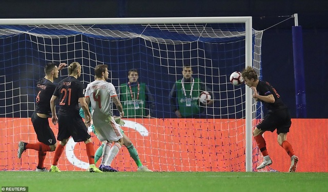 Croatia 3-2 Tây Ban Nha: Chiến thắng nghẹt thở - 2
Hậu vệ Jedvaj lập cú đúp mang về chiến thắng 3-2 cho Croatia