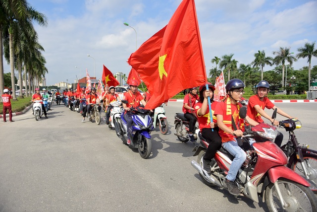 Cổ động viên diễu hành cổ vũ đội tuyển Việt Nam gặp Malaysia - 6 Lộ trình di chuyển của cổ động viên : Sân vận động Mỹ Đình - Đại lộ Thăng Long - Trần Duy Hưng - Nguyễn Chí Thanh - Kim Mã- Nguyễn Thái Học - Hai Bà Trưng - Hàng Bài - thắp hương tại tượng đài Lý Thái Tổ - Hồ Gươm - Tràng Tiền - Nhà Hát Lớn- Trần Quang Khải - Yên Phụ - Thanh Niên - Lăng Bác - Trần Phú - Kim Mã - Cầu Giấy - Hồ Tùng Mậu - Lê Quang Đạo - Sân vận động Mỹ Đình.