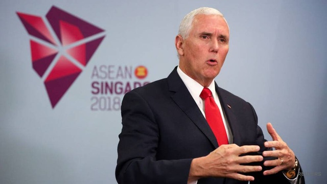 Phó Tổng thống Mỹ: Biển Đông không của riêng nước nào - 1
Phó Tổng thống Mike Pence phát biểu tại cuộc họp báo ở Singapore ngày 15/11. (Ảnh: Reuters)