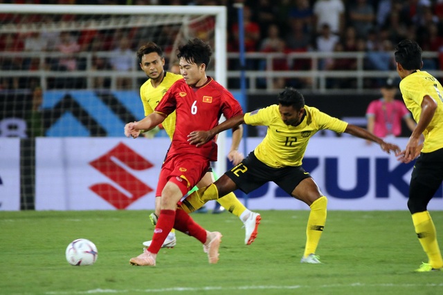 
Xuân Trường chơi công thủ toàn diện ở trận đấu với Malaysia - Ảnh: Gia Hưng

