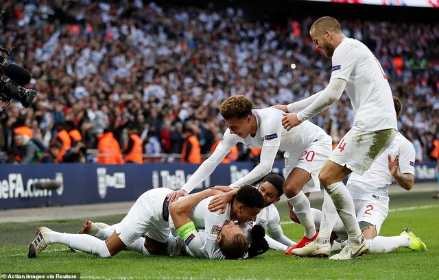 Đánh bại Croatia, đội tuyển Anh vào bán kết UEFA Nations League - 6
Niềm hạnh phúc của các tuyển thủ Anh với chiến thắng nghẹt thở 2-1