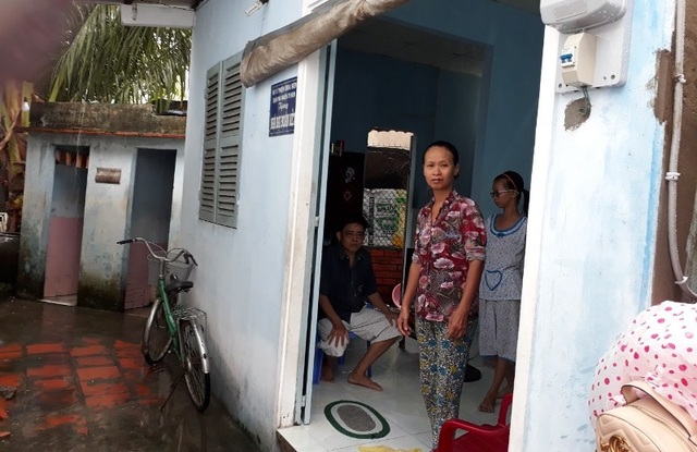 Đáng thương ba cha con nghèo mắc trọng bệnh không tiền chữa trị - 3 Cả gia đình 4 người đang sống trong căn nhà tình thương địa phương trao tặng và cuộc sống ngày càng đi vào bế tắc
