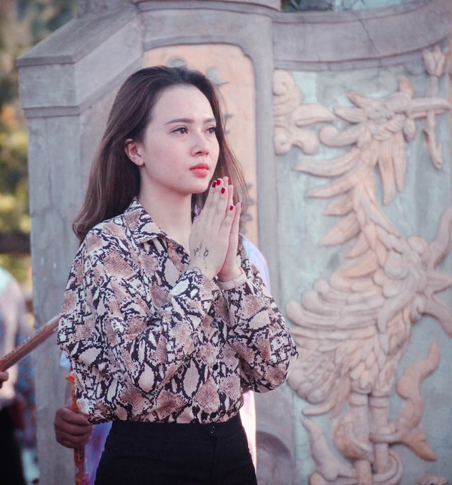 Nô nức về với đền ông Hoàng Mười - 8 Nô nức về với đền ông Hoàng Mười - 8
