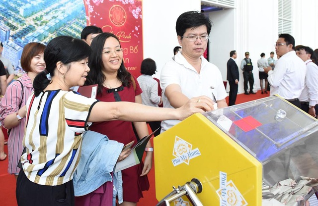 Căn hộ cao cấp TPHCM: Nghịch lý thừa vẫn thừa, mà thiếu vẫn thiếu! - 6 Mỗi thư mời sẽ nhận được 1 phiếu thứ tự tương ứng để khách hàng bỏ vào thùng thăm