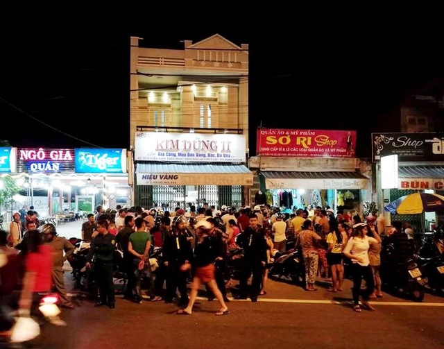 Truy bắt nam thanh niên cầm búa cướp tiệm vàng - 1 Tiệm vàng Kim Dũng II bị cướp lúc hơn 18h ngày 19/11