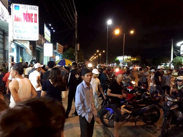 Truy bắt nam thanh niên cầm búa cướp tiệm vàng - 4 Truy bắt nam thanh niên cầm búa cướp tiệm vàng - 4