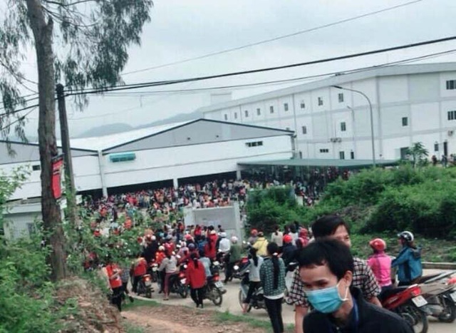 Thanh Hóa: Hơn 3.000 công nhân vẫn ngừng việc tập thể - 1 Hàng nghìn công nhân vẫn chưa trở lại làm việc sau 3 ngày đình công.
