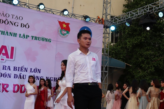 Vẻ đẹp rạng ngời, thông minh của hoa khôi trường ĐH Đông Đô - 8
Nguyễn Quang Nghĩa đạt Á vương 1