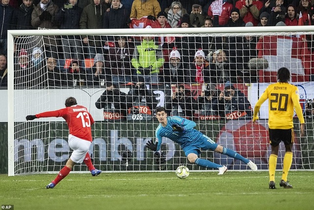 Hạ Bỉ 5-2, Thụy Sỹ giành vé vào bán kết UEFA Nations League - 4
Thủ môn Courtois đã có một đêm thi đấu ác mộng