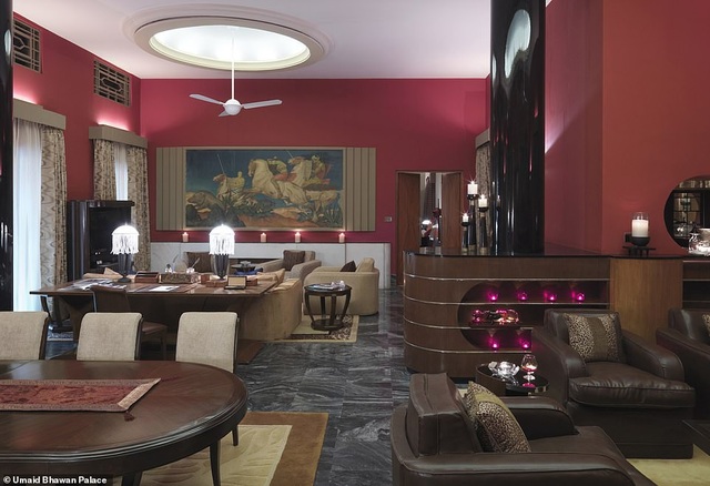 Chiêm ngưỡng không gian cưới hỏi của Hoa hậu Thế giới - 11
Không gian phòng Maharani Suite có nội thất và cách bài trí ánh sáng đưa lại cảm nhận đẹp đẽ, ngọt ngào, rất phù hợp với những cặp đôi muốn tận hưởng thời gian chất lượng tại đây.