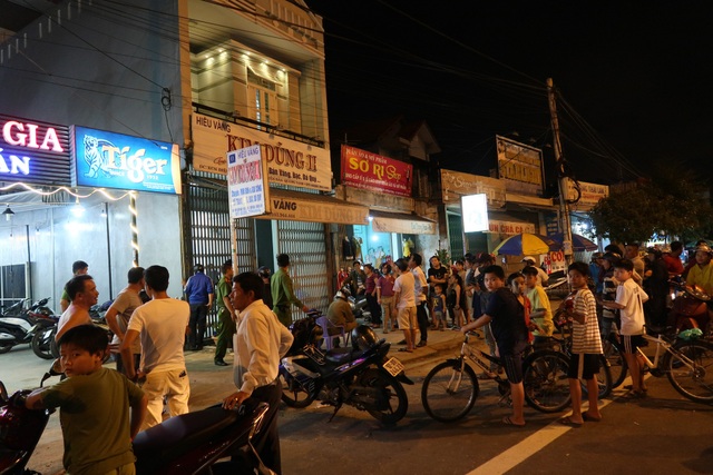 Truy bắt nam thanh niên cầm búa cướp tiệm vàng - 3 Truy bắt nam thanh niên cầm búa cướp tiệm vàng - 3