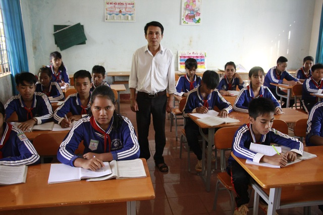 Những người hùng vô danh trên bục giảng - 4 Thầy giáo Xin được các giáo viên và học sinh rất yêu quý