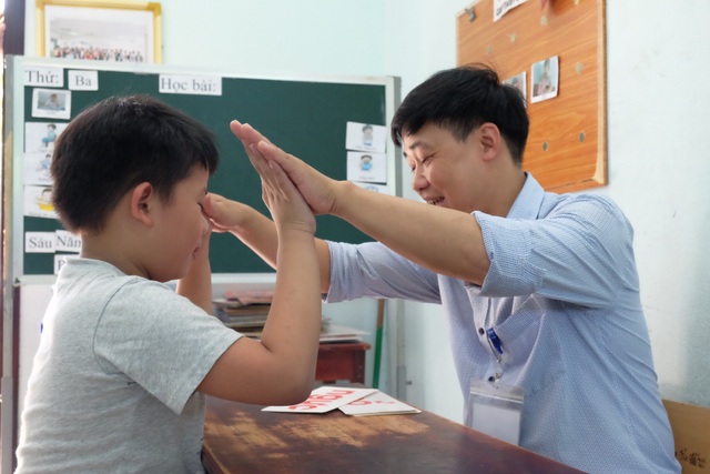 Những người hùng vô danh trên bục giảng - 9 Một tiến bộ nho nhỏ của học trò cũng là một niềm vui với thầy Việt