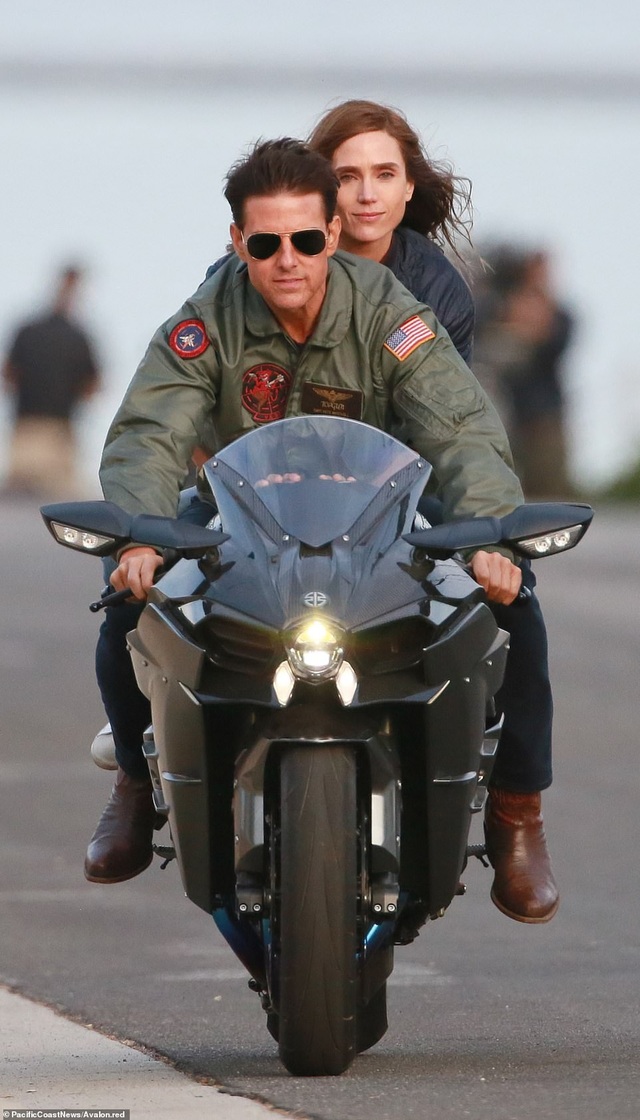 Tom Cruise quyết lái “bằng được” chiến đấu cơ để quay “Top Gun” - 5
Tom Cruise trên phim trường “Top Gun 2”