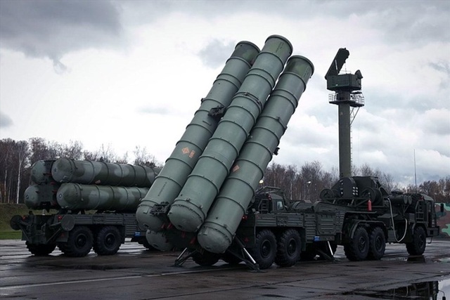 Nga cảnh báo S-300 ở Syria sẽ trừng trị "những cái đầu nóng" - 1
Hệ thống phòng không S-300. Ảnh: MEMO