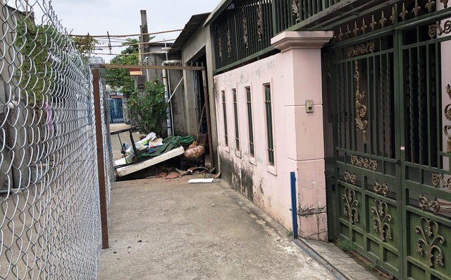 Công an quận 9 nói về vụ Thiếu tá công an đe “thích thì chọn thời gian địa điểm” - 2 Theo ghi nhận của PV Dân trí, đến ngày 19/11 gia đình bà L. vẫn còn bị bít lối đi.
