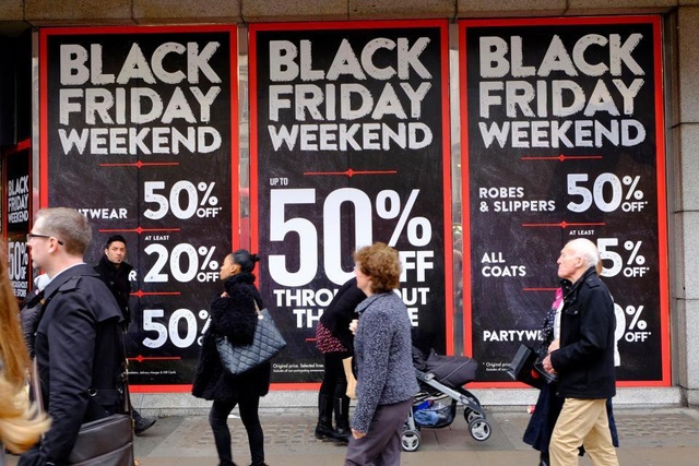 Sự thật Black Friday: Giảm giá sập sàn, vét túi khách hàng ăn lãi ngàn tỷ - 2
Dù giảm giá cực khủng nhưng các nhãn hàng vẫn có lãi khi doanh thu tăng thêm cả tỷ USD