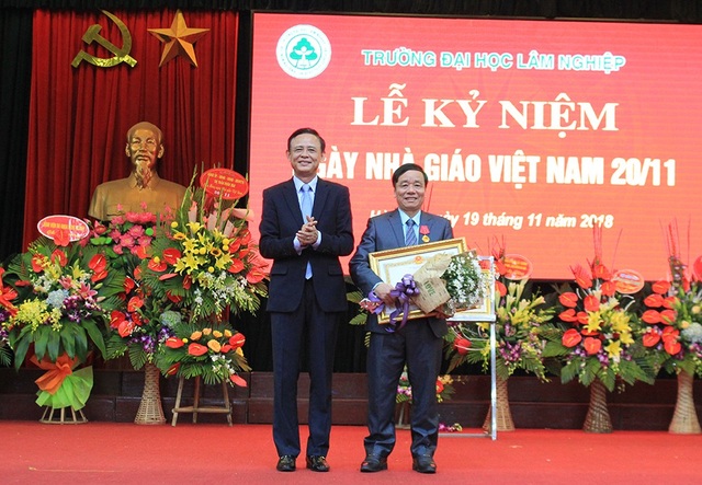Trường ĐH Lâm Nghiệp: Nhiều tập thể, cá nhân nhận danh hiệu cao quý - 5 Trao tặng Huân chương Lao động hạng Ba cho cá nhân