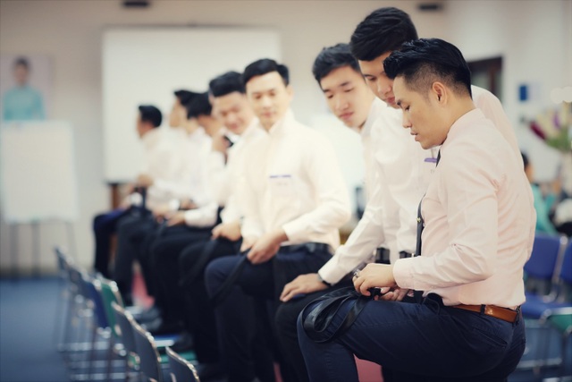 Ngày 20/11: Chia sẻ đặc biệt của nam giáo viên dạy… “đi bay”! - 1 Nam giáo viên Quốc Bảo trong một giờ dạy học