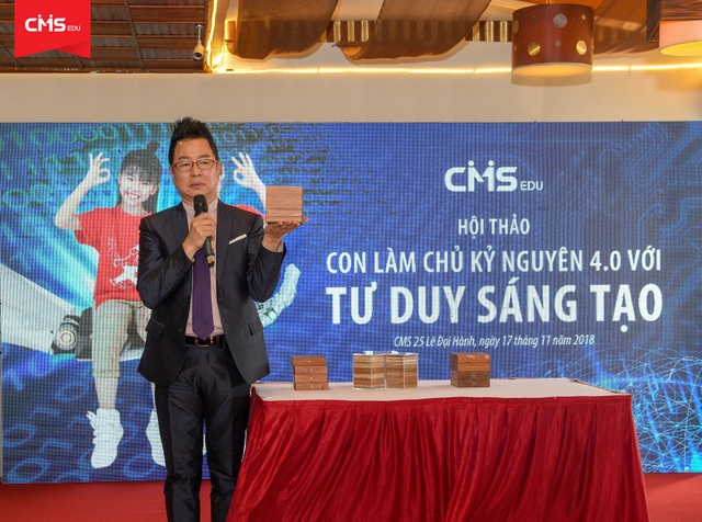 Cách mạng CN 4.0: Đừng chờ đợi kiến thức “rót” vào đầu một cách thụ động - 2
Ông Lee Chung Koog- Phó chủ tịch Hiệp hội Olympiad Toán học thế giới WMO