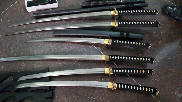 Ngang nhiên trữ cả kho “hàng nóng” trong nhà rồi rao bán qua mạng - 2 Ngang nhiên trữ cả kho “hàng nóng” trong nhà rồi rao bán qua mạng - 2
