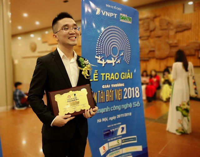 Anh Đậu Ngọc Huy, Founder kiêm CEO của Stringee nhận giải Nhì - nhưng là giải cao nhất của NTĐV 2018 do năm nay không có giải Nhất.