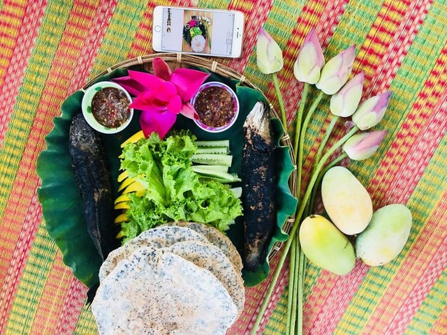 Thầy giáo Chăm làm giàu nhờ ao sen - 4 Ẩm thực mang đậm hương vị đồng quê tại khu du lịch