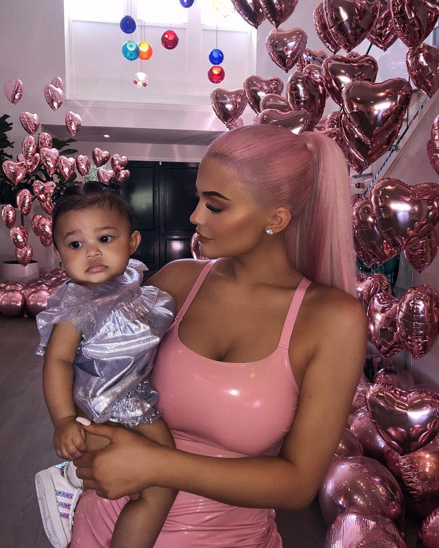 Kylie Jenner là ngôi sao có gu thời trang gây ảnh hưởng nhất - 7
Kylie Jenner có gu thời trang gợi cảm và đa phong cách