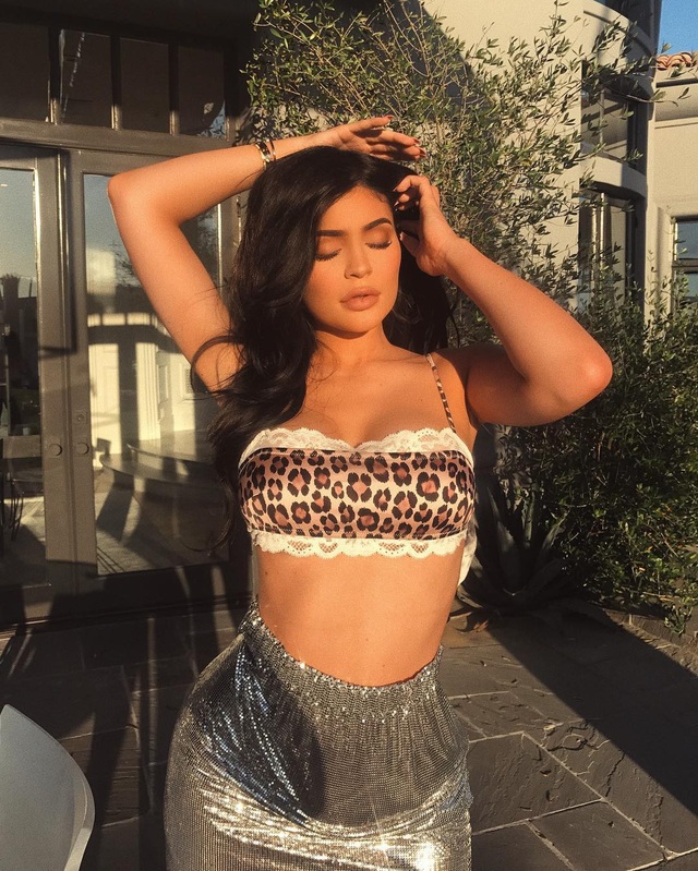 Kylie Jenner là ngôi sao có gu thời trang gây ảnh hưởng nhất - 16 Kylie Jenner là ngôi sao có gu thời trang gây ảnh hưởng nhất - 16