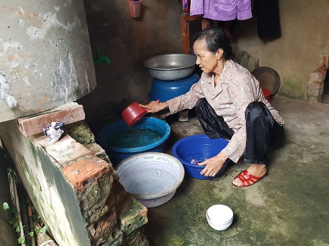 Bà cụ mù lòa sống cô độc với nỗi lo "chết không ai làm đám tang" - 3 Bà cụ mù lòa sống cô độc với nỗi lo "chết không ai làm đám tang" - 3
