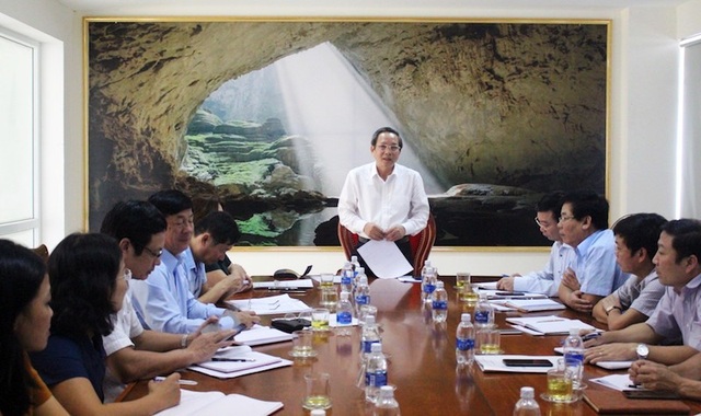 Quảng Bình tinh giản hơn 1.100 biên chế trong 1 năm - 1 Ông Hoàng Đăng Quang, Bí thư Tỉnh uỷ Quảng Bình trong cuộc làm việc với Sở Nội vụ về việc sắp xếp, kiện toàn bộ máy các đơn vị sự nghiệp công lập thuộc khối chính quyền, công tác tinh giản biên chế (Ảnh: N.M).