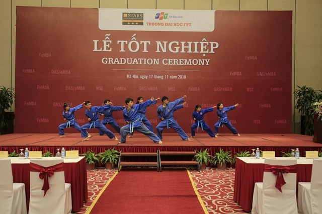 FSB - Đại học FPT gây ấn tượng với các học viên tốt nghiệp Thạc sĩ - 1
Mở đầu buổi lễ tốt nghiệp là màn đồng diễn Vovinam khoẻ khoắn đến từ nhóm sinh viên ĐH FPT.