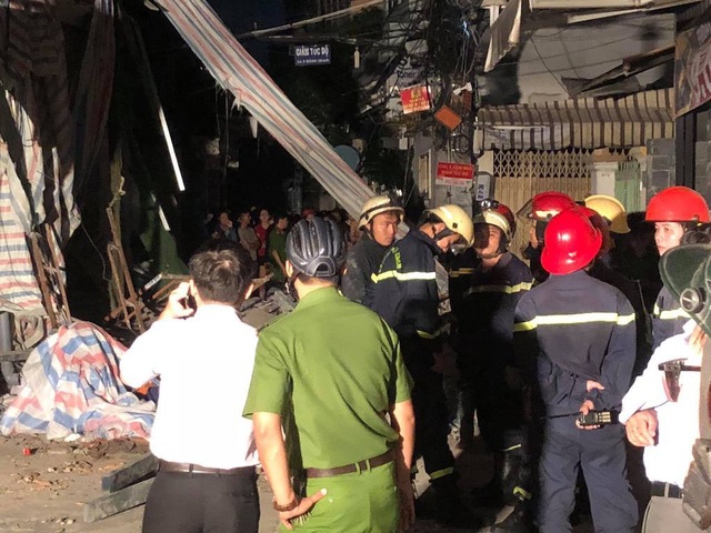 Sập giàn giáo công trình trung tâm quận 1, 2 người thương vong - Ảnh 6. Sập giàn giáo công trình trung tâm quận 1, 2 người thương vong - Ảnh 6.