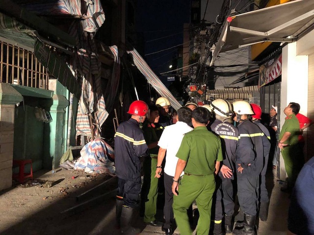Sập giàn giáo công trình trung tâm quận 1, 2 người thương vong - Ảnh 7. Sập giàn giáo công trình trung tâm quận 1, 2 người thương vong - Ảnh 7.