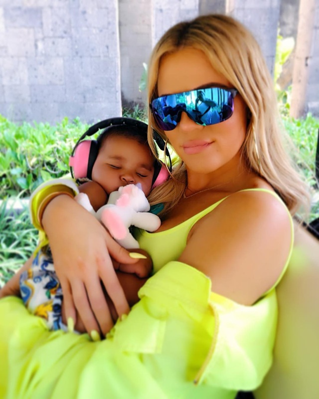 Khloe Kardashian đón lễ Tạ Ơn bên bạn trai - 3
Cô nhóc là kết quả tình yêu giữa Khloe Kardashian và cầu thủ bóng rổ Tristain Thompson