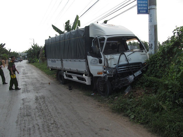 Tài xế ngủ gật, tông vào xe CSGT làm một đại úy tử vong - 1 Hiện trường vụ tai nạn làm đại úy Nguyễn Văn Kha tử vong (ảnh Cổng thông tin công an An Giang)
