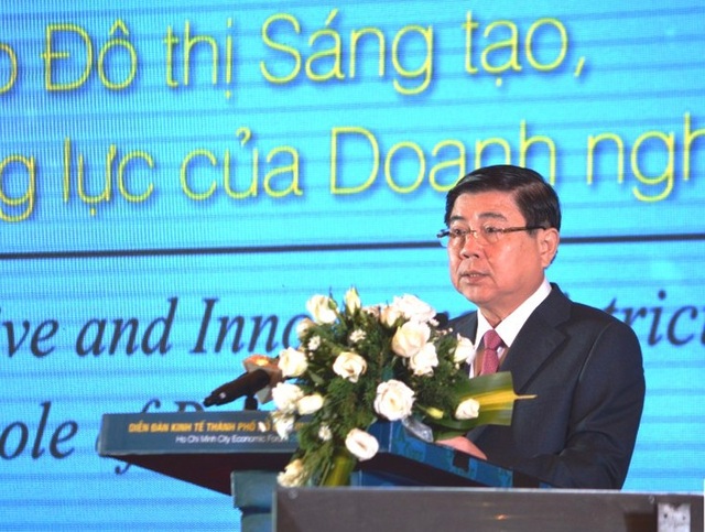 TPHCM đang “chuyển mình” để trở thành một “siêu đô thị” - 1 Chủ tịch UBND TPHCM Nguyễn Thành Phong phát biểu tại Diễn đàn Kinh tế TPHCM 2018.