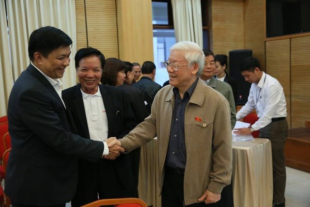 Tổng Bí thư, Chủ tịch nước: Lấy phiếu tín nhiệm không phải để truy trách nhiệm, thay cán bộ - 2 Tổng Bí thư, Chủ tịch nước Nguyễn Phú Trọng tiếp xúc cử tri quận Hoàn Kiếm