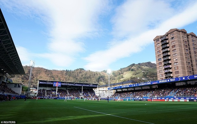 Eibar 3-0 Real Madrid: Cú sốc lớn với HLV Solari - 7
Sân Ipurua Municipal chứng kiến trận thắng tưng bừng của Eibar trước Real Madrid