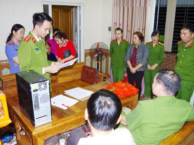 Vụ lừa đảo hơn 4 tỷ đồng bị phát giác - 1 Cơ quan chức năng tiến hành khám xét nơi ở của Thoa