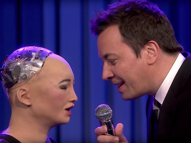Robot Sophia hát karaoke như người thật khiến cả thế giới choáng váng - 1 Robot Sophia biểu diễn hát karaoke song ca khiến dân mạng tròn mắt