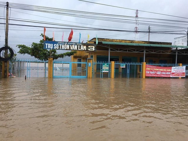 Ninh Thuận mênh mông “biển nước”, mưa vẫn chưa ngừng - 5 Ninh Thuận mênh mông “biển nước”, mưa vẫn chưa ngừng - 5