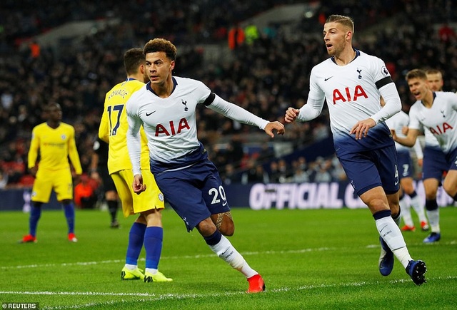 Tottenham 3-1 Chelsea: Sarri nếm mùi thất bại - 3
Alli (trái) mở tỉ số trận đấu ngay phút thứ 8