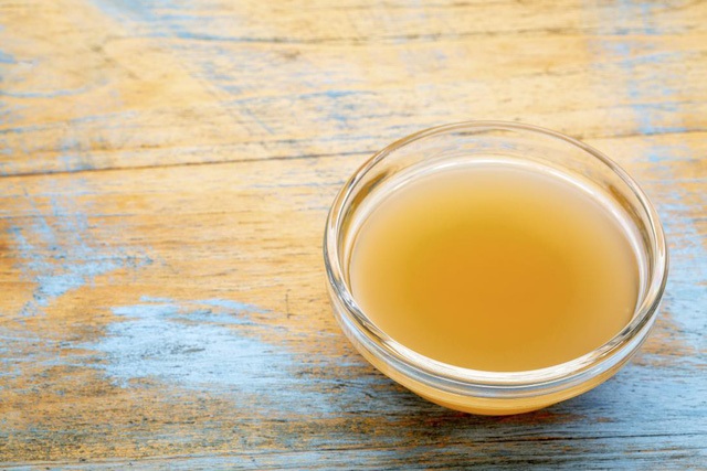 Những lợi ích khi ngâm chân trong giấm - 2 Giấm có đặc tính kháng khuẩn có thể giúp ngăn ngừa mụn cóc