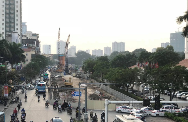 Rà bom mìn, di dời 11 cây xanh phục vụ tuyến metro Hà Nội - 1 Rà bom mìn, di dời 11 cây xanh phục vụ tuyến metro Hà Nội - 1